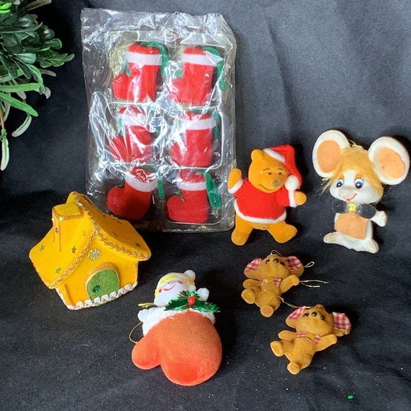 Set of 12 vintage flocked plastic Christmas ornaments - Picture 5 of 16